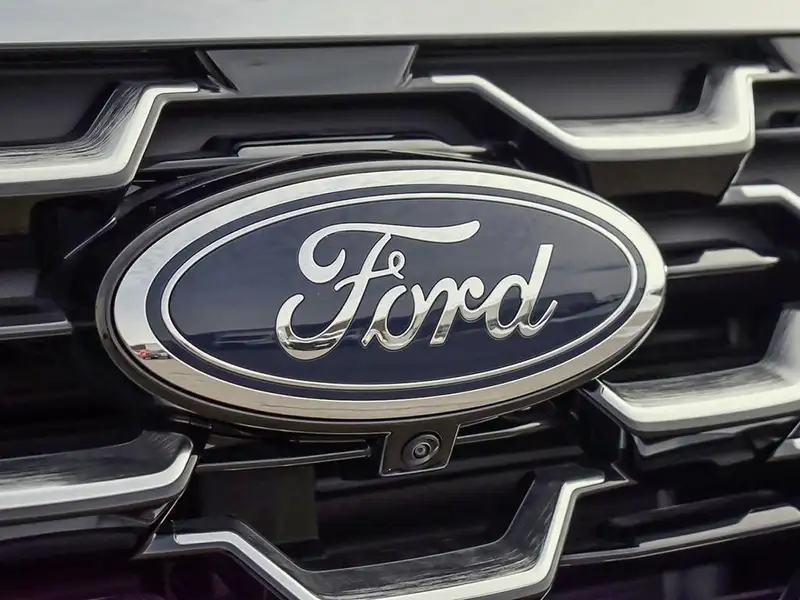 2026 Ford Explorer, černá, dovoz Kanada — foto 8 z 10