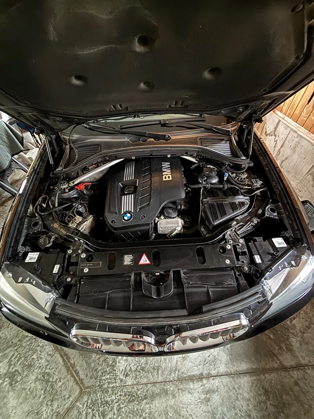 2011 BMW X3, černá, 257 000 km, dovoz Kanada — foto 4 z 5