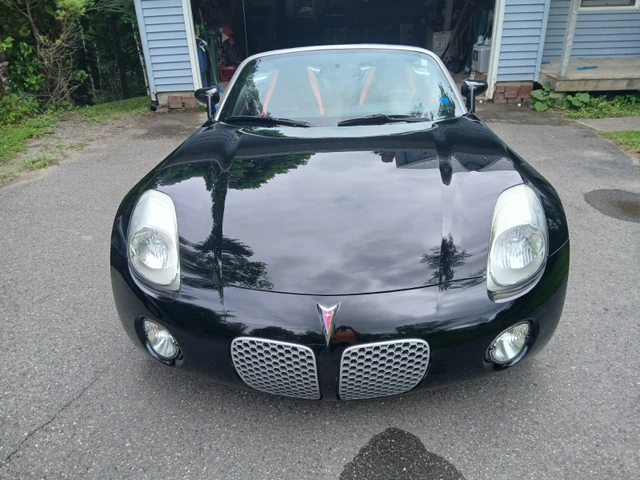 2008 Pontiac Solstice, černá, 113 000 km, dovoz Kanada — foto 3 z 5
