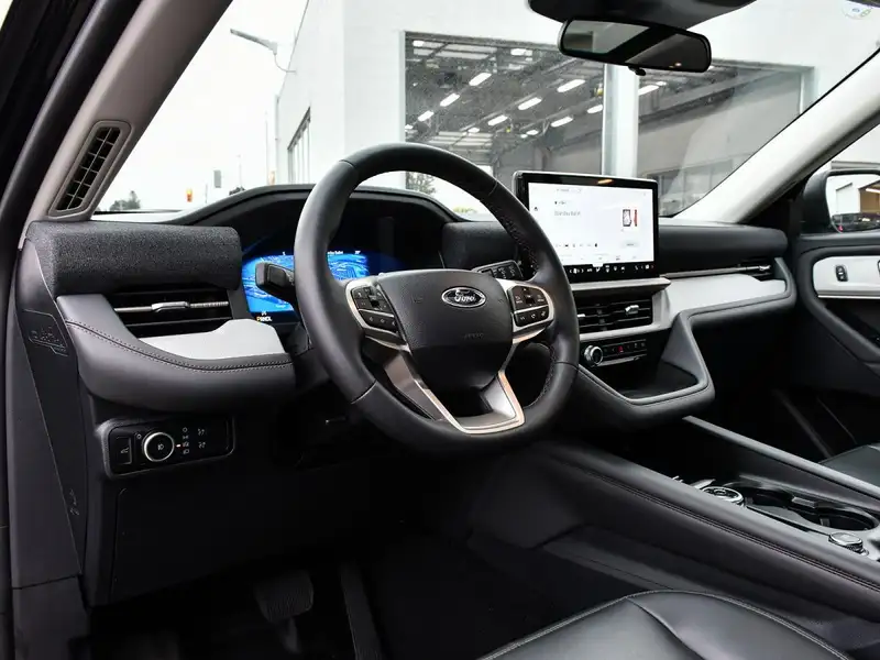 2025 Ford Explorer Active, černá, 18 121 km, dovoz Kanada — foto 12 z 12