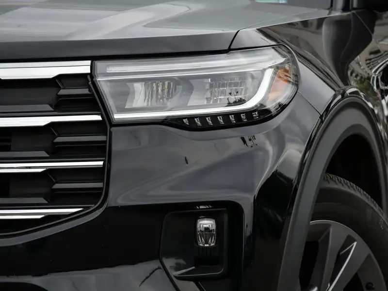 2025 Ford Explorer Active, černá, 18 121 km, dovoz Kanada — foto 3 z 12