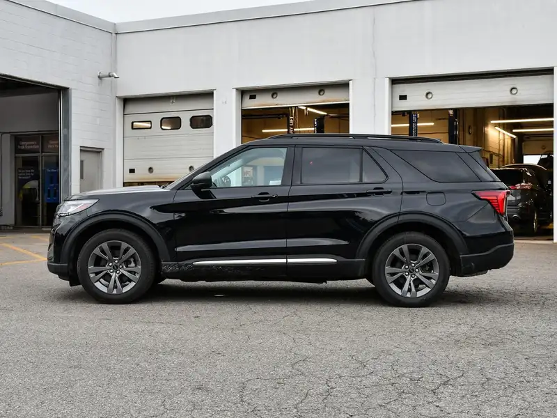 2025 Ford Explorer Active, černá, 18 121 km, dovoz Kanada — foto 5 z 12