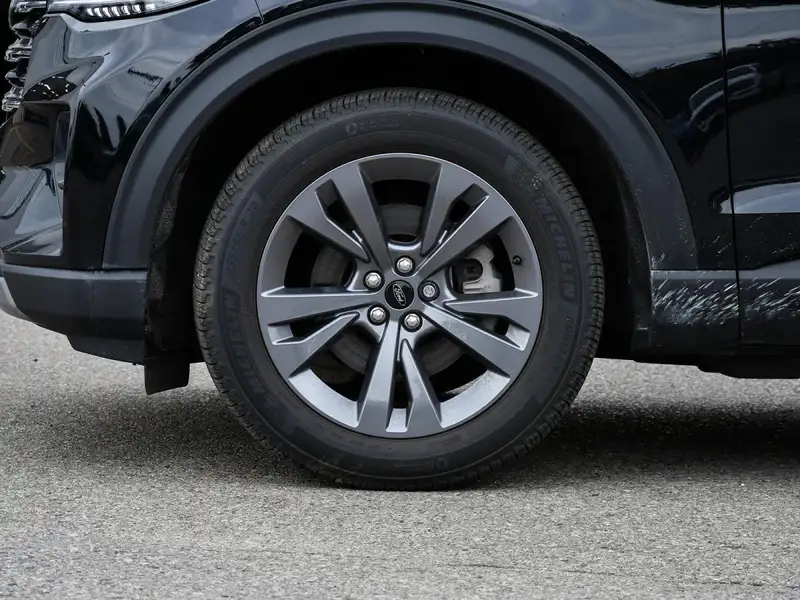 2025 Ford Explorer Active, černá, 18 121 km, dovoz Kanada — foto 6 z 12