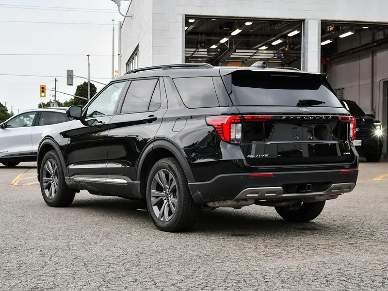 2025 Ford Explorer Active, černá, 18 121 km, dovoz Kanada — foto 7 z 12