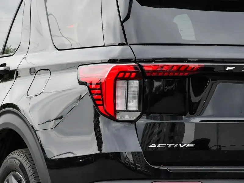 2025 Ford Explorer Active, černá, 18 121 km, dovoz Kanada — foto 8 z 12