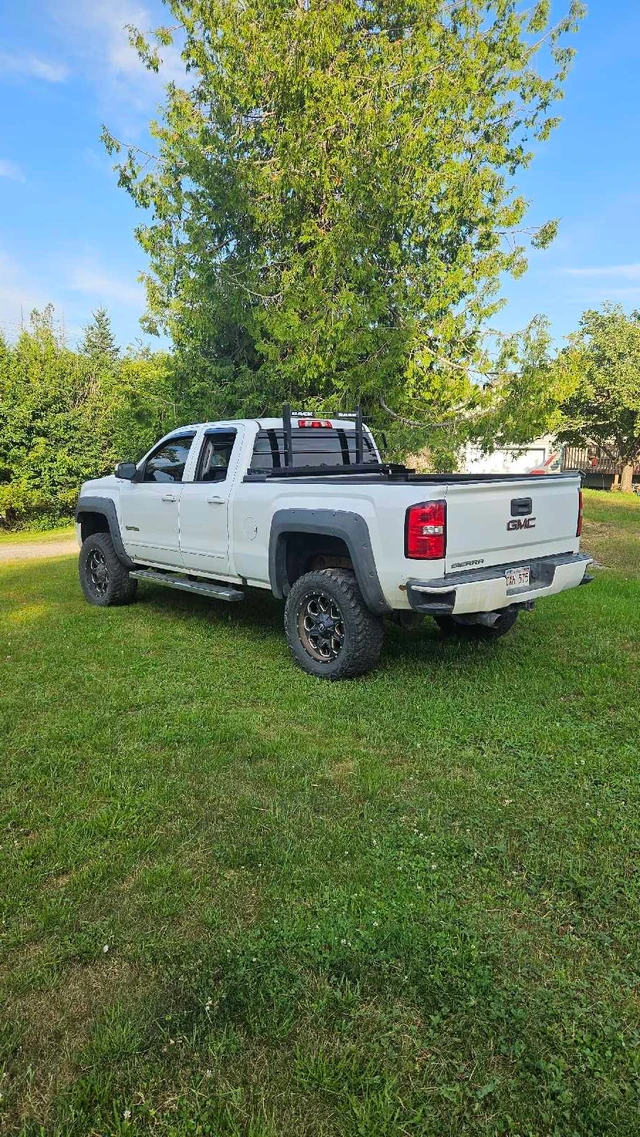 2017 GMC Sierra 1500 Elevation, bílá, 188 000 km, dovoz Kanada — foto 2 z 4