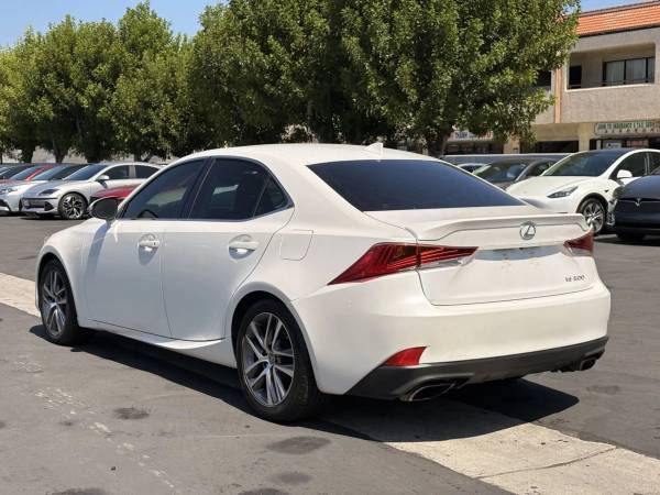 2019 Lexus, dovoz USA — foto 2 z 12