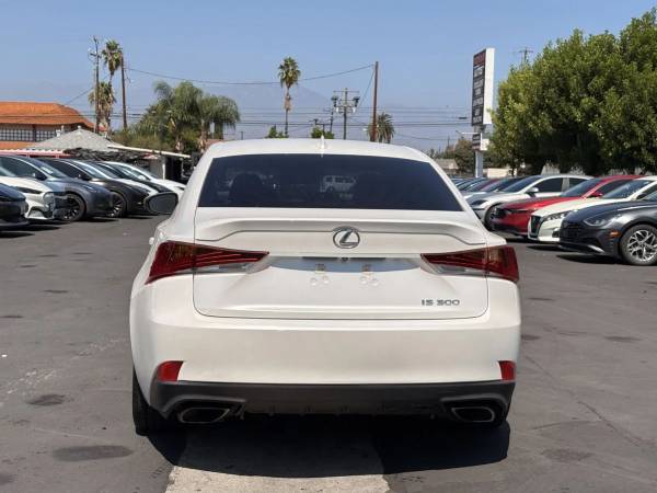 2019 Lexus, dovoz USA — foto 3 z 12