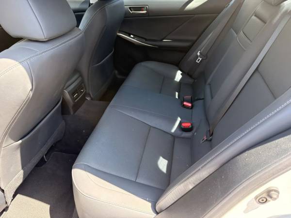 2019 Lexus, dovoz USA — foto 9 z 12