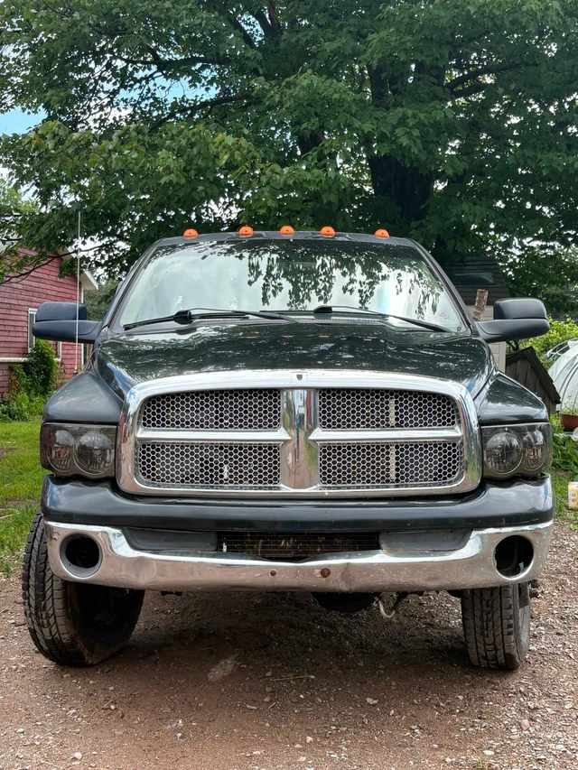2005 Dodge Ram, černá, 247 000 km, dovoz Kanada — foto 2 z 5