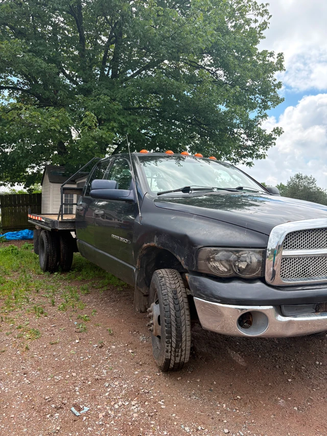 2005 Dodge Ram, černá, 247 000 km, dovoz Kanada — foto 4 z 5