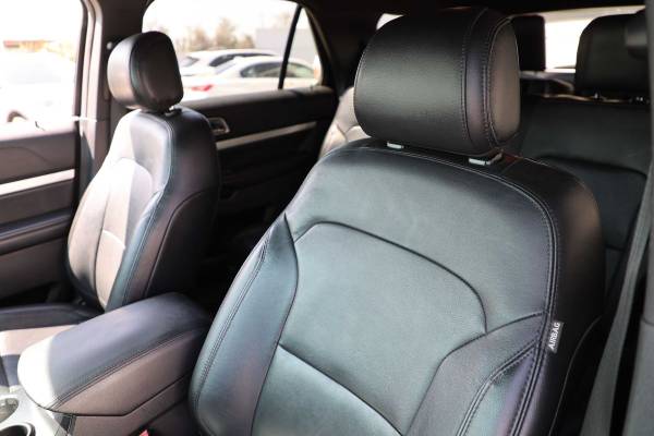2017 Ford, dovoz USA — foto 7 z 12