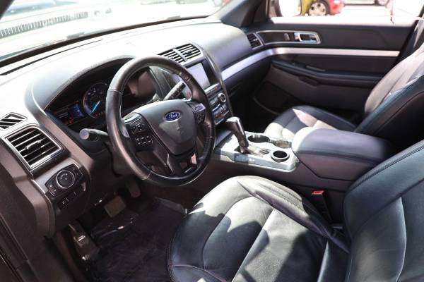 2017 Ford, dovoz USA — foto 8 z 12