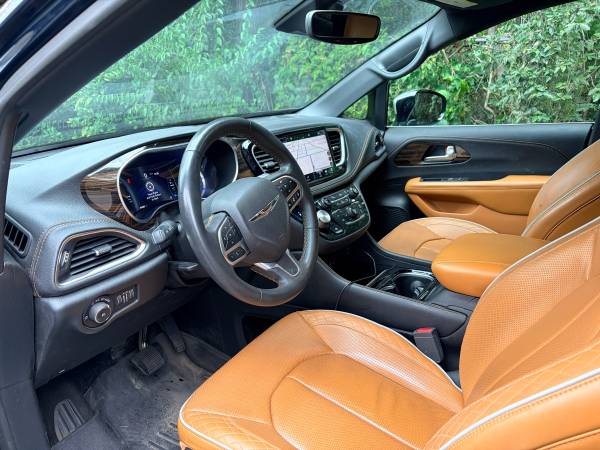 2023 Chrysler, dovoz USA — foto 5 z 11