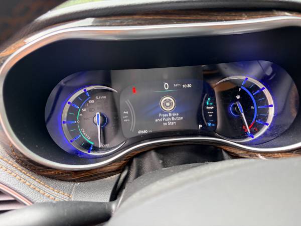 2023 Chrysler, dovoz USA — foto 7 z 11