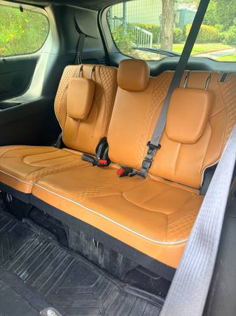 2023 Chrysler, dovoz USA — foto 9 z 11