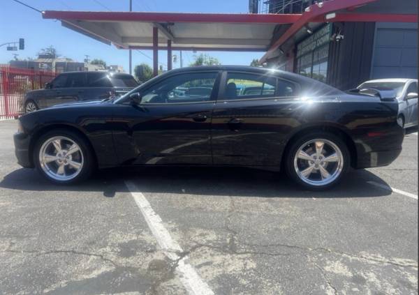 2012 Dodge, dovoz USA — foto 2 z 12
