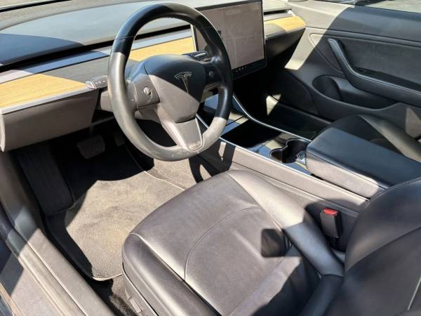 2018 Tesla, dovoz USA — foto 10 z 12