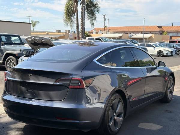 2018 Tesla, dovoz USA — foto 4 z 12