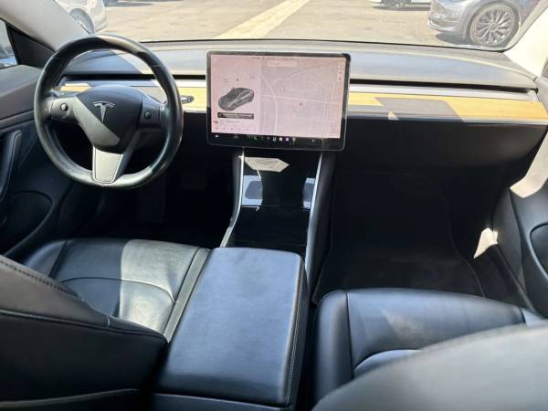 2018 Tesla, dovoz USA — foto 5 z 12