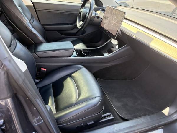 2018 Tesla, dovoz USA — foto 6 z 12