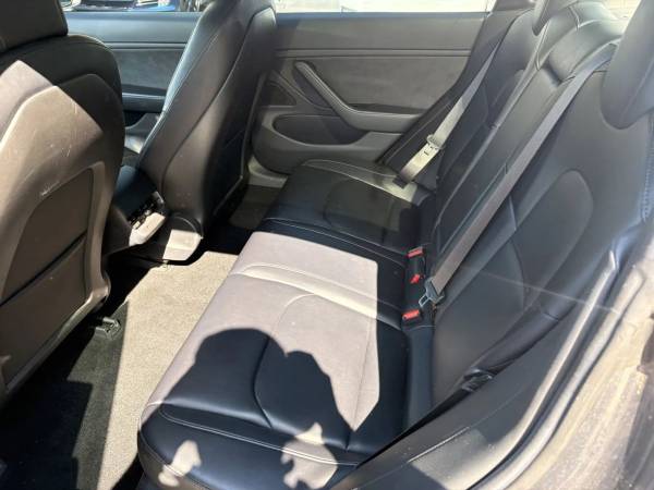 2018 Tesla, dovoz USA — foto 9 z 12