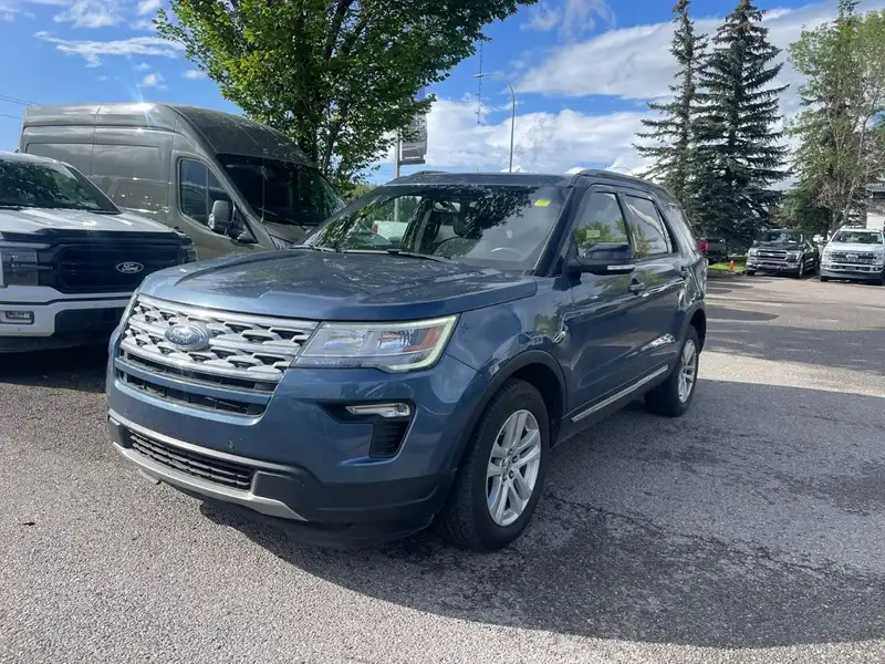 2018 Ford Explorer XLT, modrá, 165 335 km, dovoz Kanada — foto 2 z 6