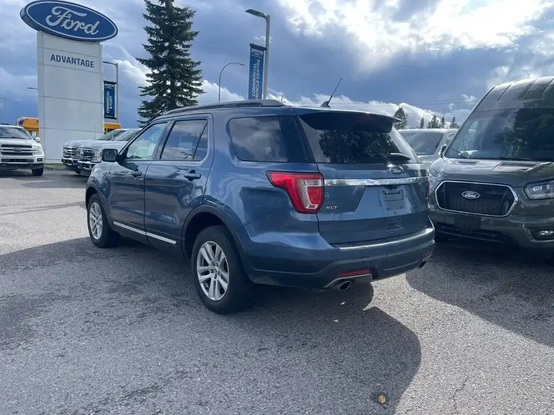 2018 Ford Explorer XLT, modrá, 165 335 km, dovoz Kanada — foto 6 z 6