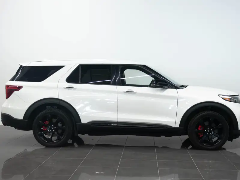 2021 Ford Explorer ST, bílá, 25 180 km, dovoz Kanada — foto 2 z 12
