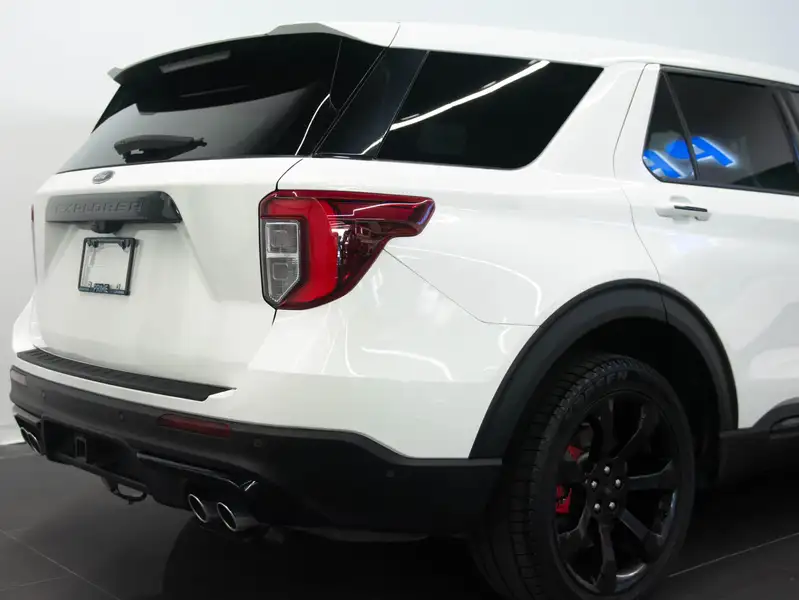 2021 Ford Explorer ST, bílá, 25 180 km, dovoz Kanada — foto 3 z 12