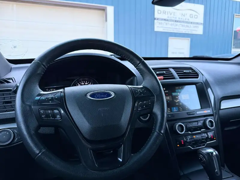 2018 Ford Explorer XLT, černá, 213 177 km, dovoz Kanada — foto 10 z 12
