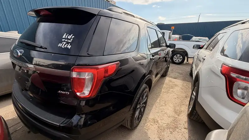 2018 Ford Explorer XLT, černá, 213 177 km, dovoz Kanada — foto 4 z 12