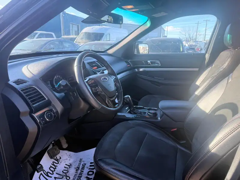 2018 Ford Explorer XLT, černá, 213 177 km, dovoz Kanada — foto 8 z 12