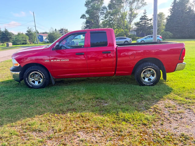 2012 RAM 1500 St, červená, 192 000 km, dovoz Kanada — foto 3 z 5
