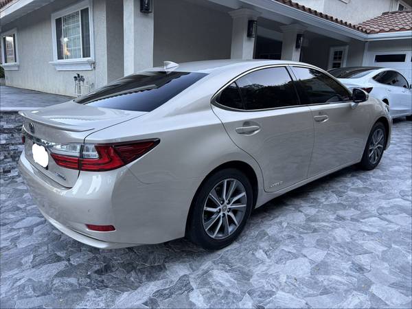 2018 Lexus, dovoz USA — foto 4 z 10