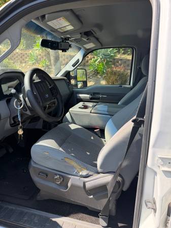 2013 Ford, dovoz USA — foto 2 z 5