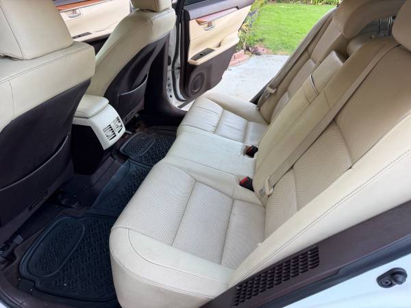 2017 Lexus, dovoz USA — foto 10 z 12