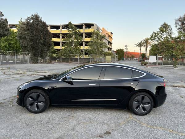 2019 Tesla, dovoz USA — foto 2 z 12