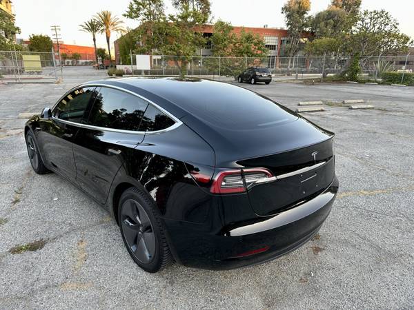2019 Tesla, dovoz USA — foto 3 z 12