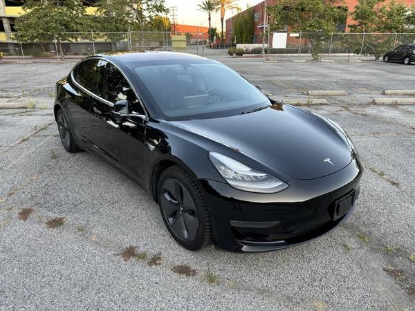 2019 Tesla, dovoz USA — foto 7 z 12