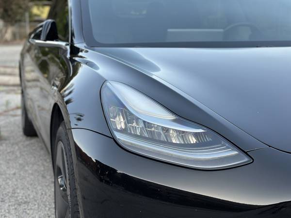 2019 Tesla, dovoz USA — foto 9 z 12