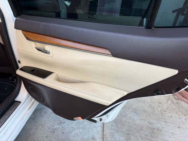 2017 Lexus, dovoz USA — foto 12 z 12