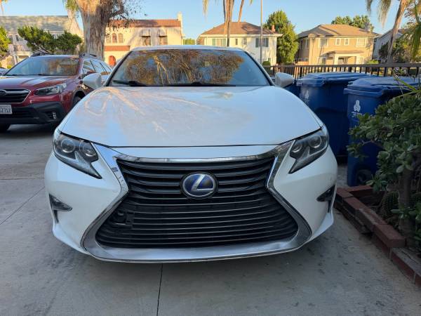 2017 Lexus, dovoz USA — foto 2 z 12