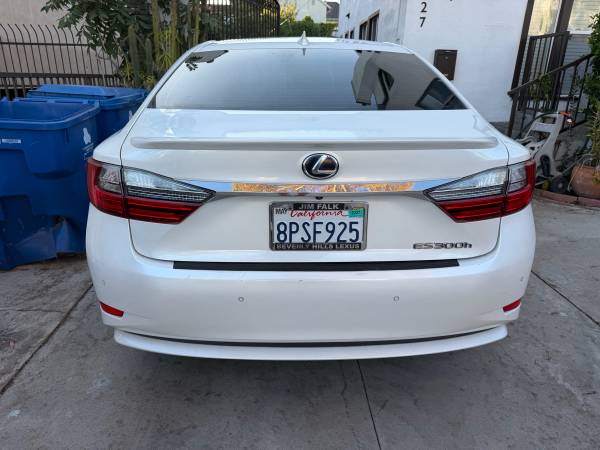 2017 Lexus, dovoz USA — foto 4 z 12