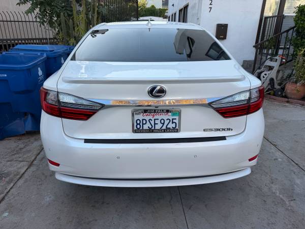 2017 Lexus, dovoz USA — foto 5 z 12