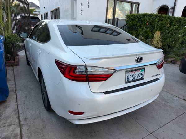 2017 Lexus, dovoz USA — foto 6 z 12