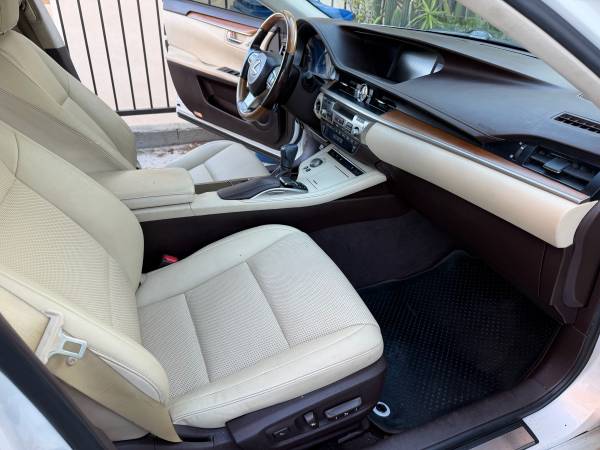 2017 Lexus, dovoz USA — foto 7 z 12