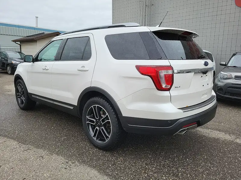 2018 Ford Explorer XLT, 115 559 km, dovoz Kanada — foto 2 z 12