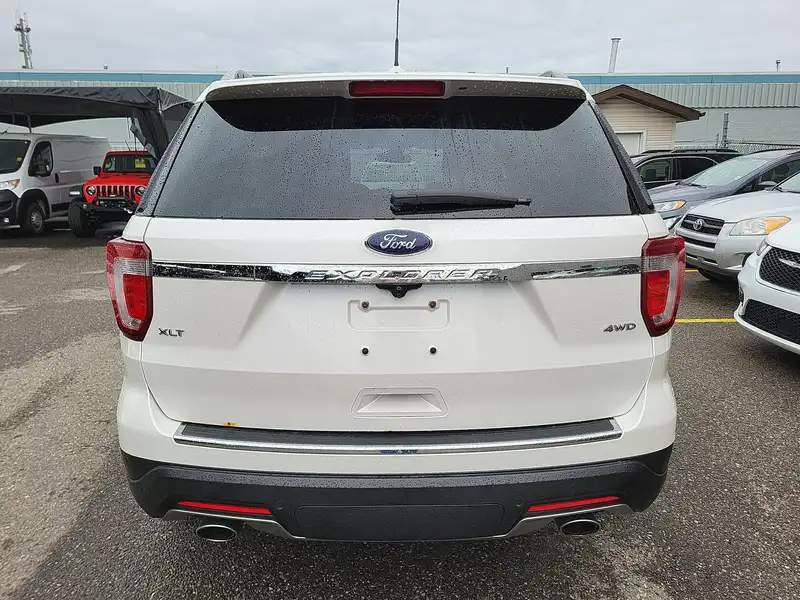2018 Ford Explorer XLT, 115 559 km, dovoz Kanada — foto 3 z 12