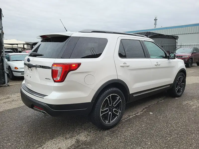 2018 Ford Explorer XLT, 115 559 km, dovoz Kanada — foto 4 z 12